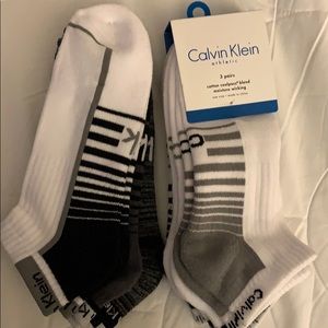 2 Packs of Men’s Calvin Klein socks